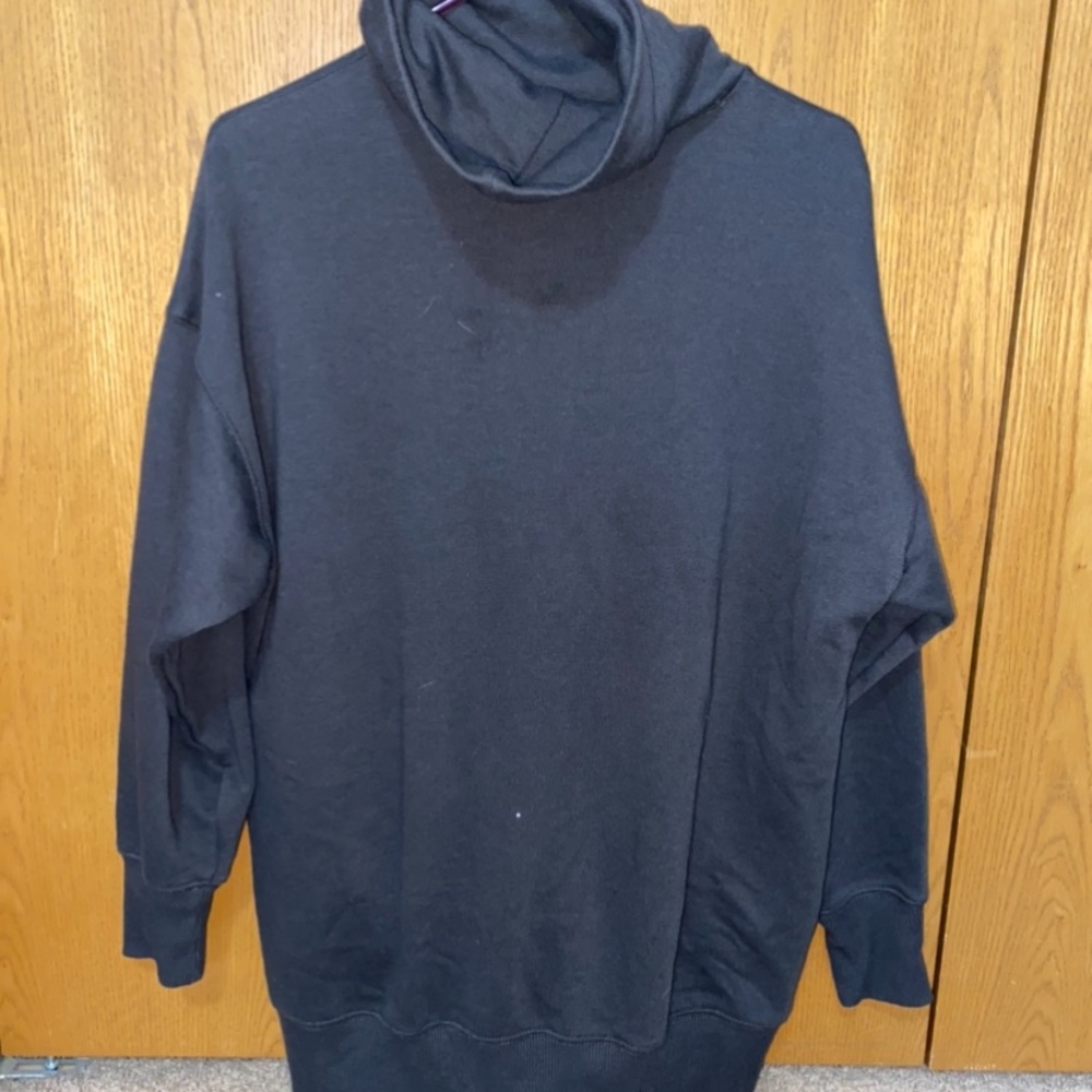 American Eagle turtle neck sweatshirt